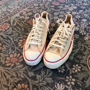 Men’s Low Top Converse Sneakers